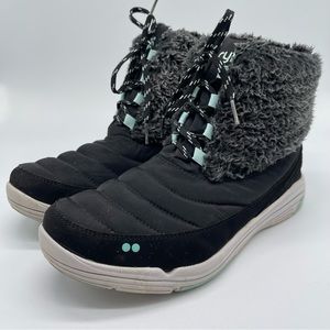 Ryka Faux Fur Lined Snow Boots. Size 9M. In excellent condition!